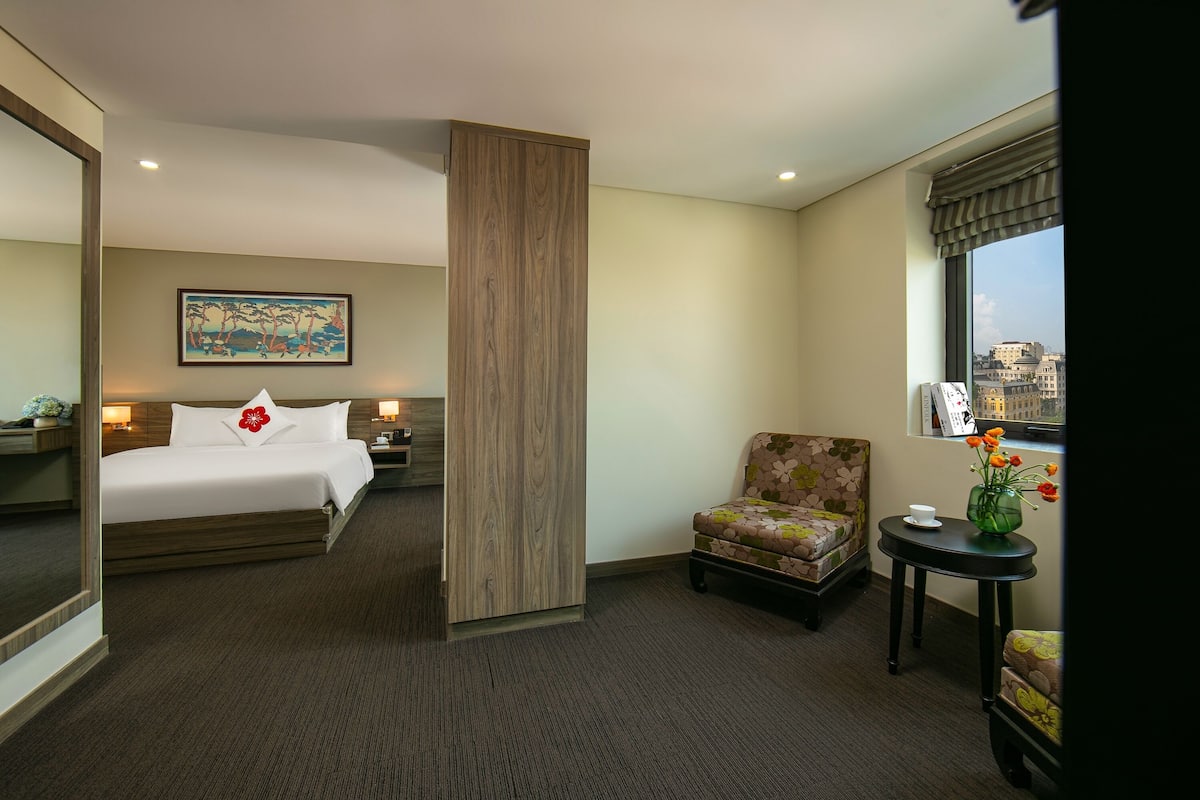 Deluxe Double Room | Minibar, in-room safe, desk, laptop workspace