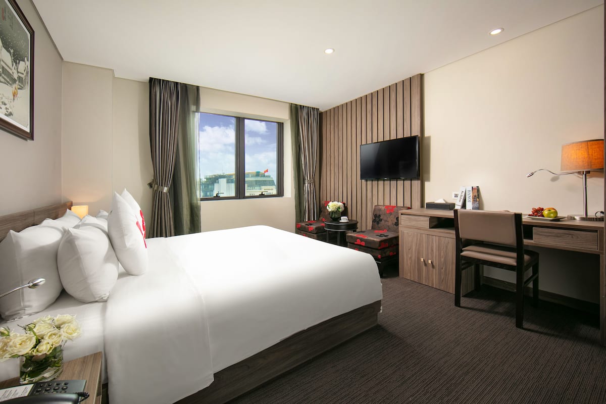 Superior Double Room | Minibar, in-room safe, desk, laptop workspace