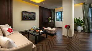 Grand Suite with Balcony (King) | Living area - Hanoi Tokyo Hotel (Hanoi)