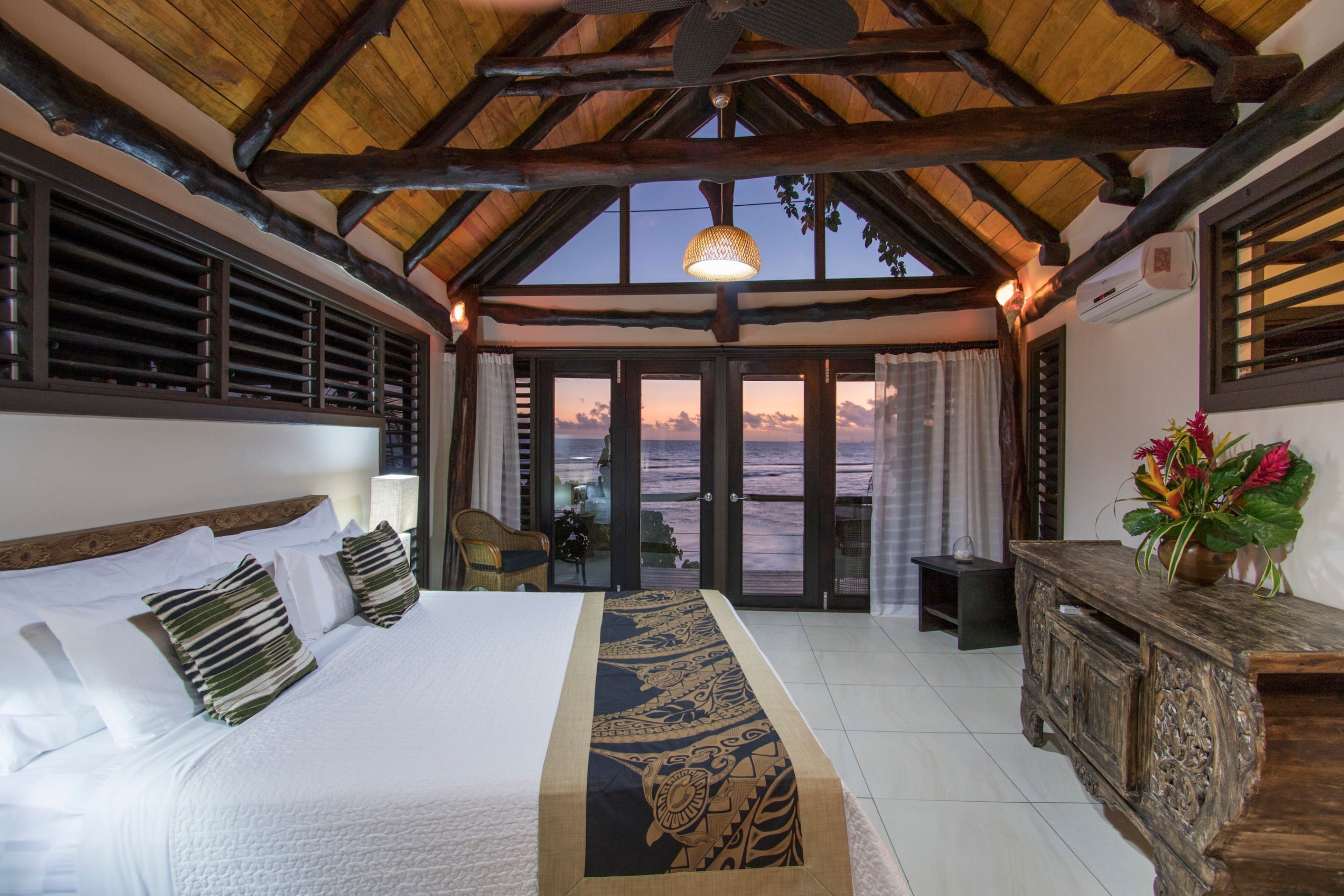 Premium bedding, in-room safe, individually decorated