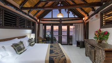 Premium bedding, in-room safe, individually decorated