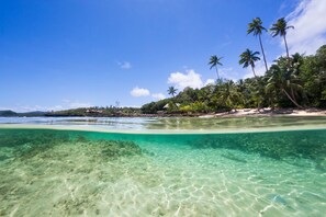 Private beach, free beach cabanas, sun-loungers, beach towels - Savasi Island Resort (Savusavu)
