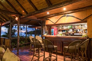Bar (on property) - Savasi Island Resort (Savusavu)