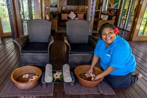 Couples treatment rooms, body treatments, deep-tissue massages - Savasi Island Resort (Savusavu)