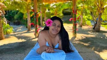 Couples treatment rooms, body treatments, deep-tissue massages