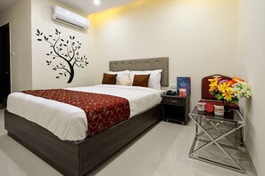 In-room safe, desk, free WiFi - OYO 3169 Hotel Lotus Grand (Hyderabad)