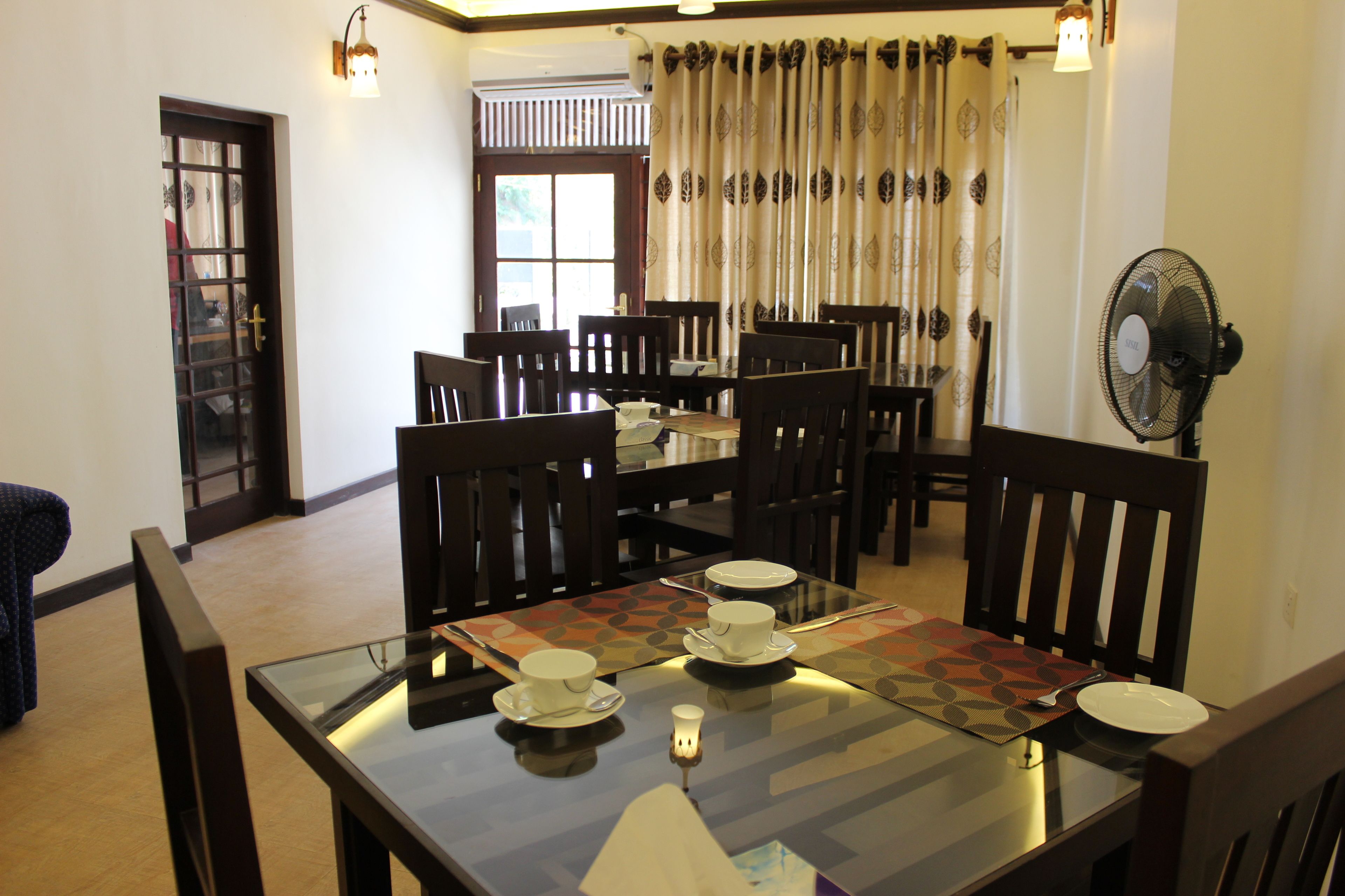 daily continental breakfast (usd 4 per person)