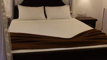 Premium bedding, in-room safe, individually decorated