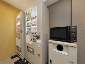 Vending machine - Keio Presso Inn Tokyo Station Yaesu (Tokyo)