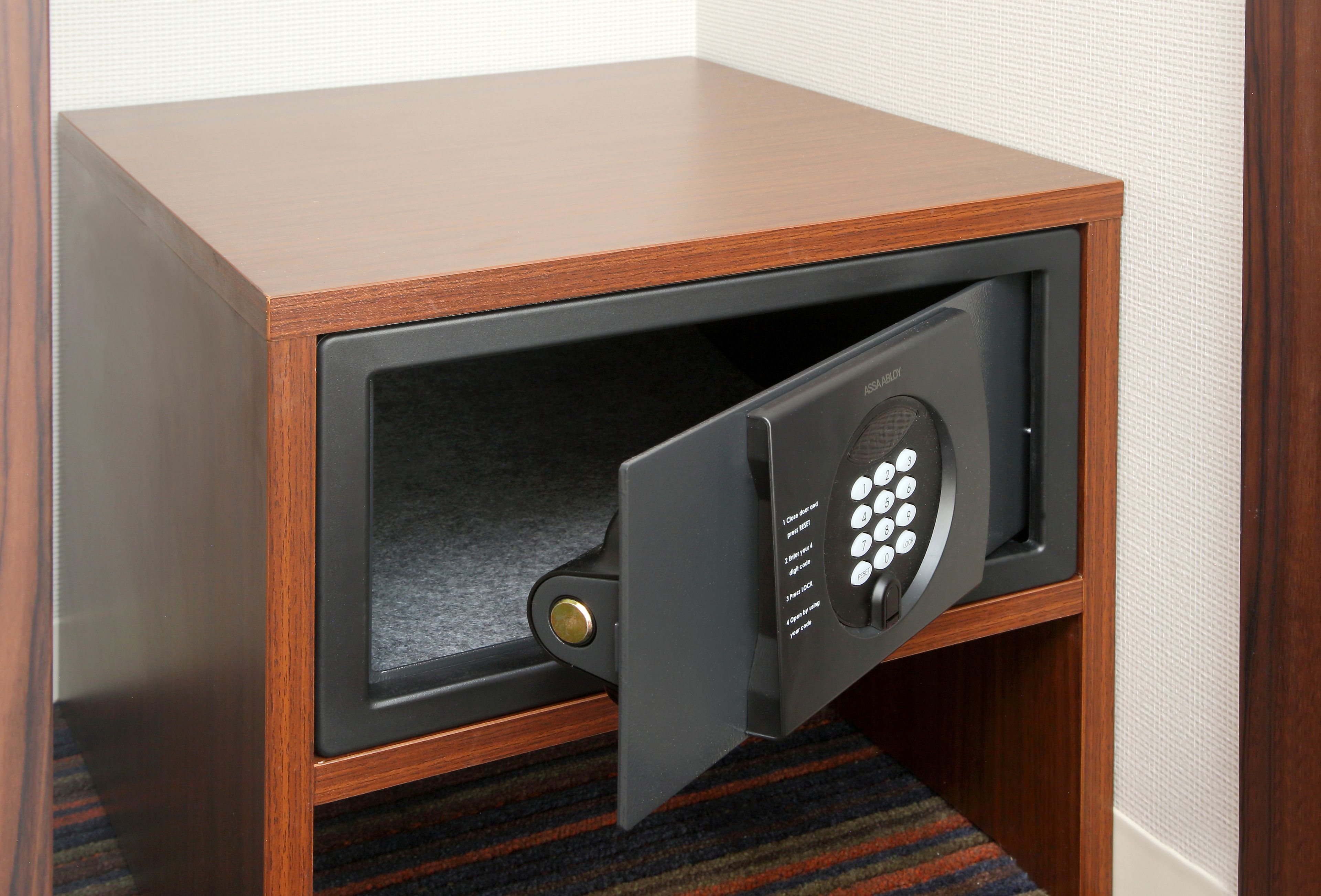 in-room safe, desk, free wifi