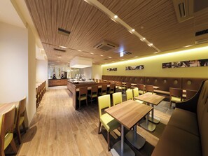 Tägliches Frühstücksbuffet (1800 JPY pro Person)