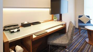 Zweibettzimmer, Nichtraucher (For 2 Adult) | Schreibtisch, kostenloses WLAN