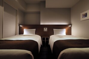 客房內保險箱、書桌、免費無線上網