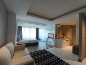 Deluxe Suite | Premium bedding, minibar, in-room safe, desk - Benoa Sea Suites and Villas (Nusa Dua)