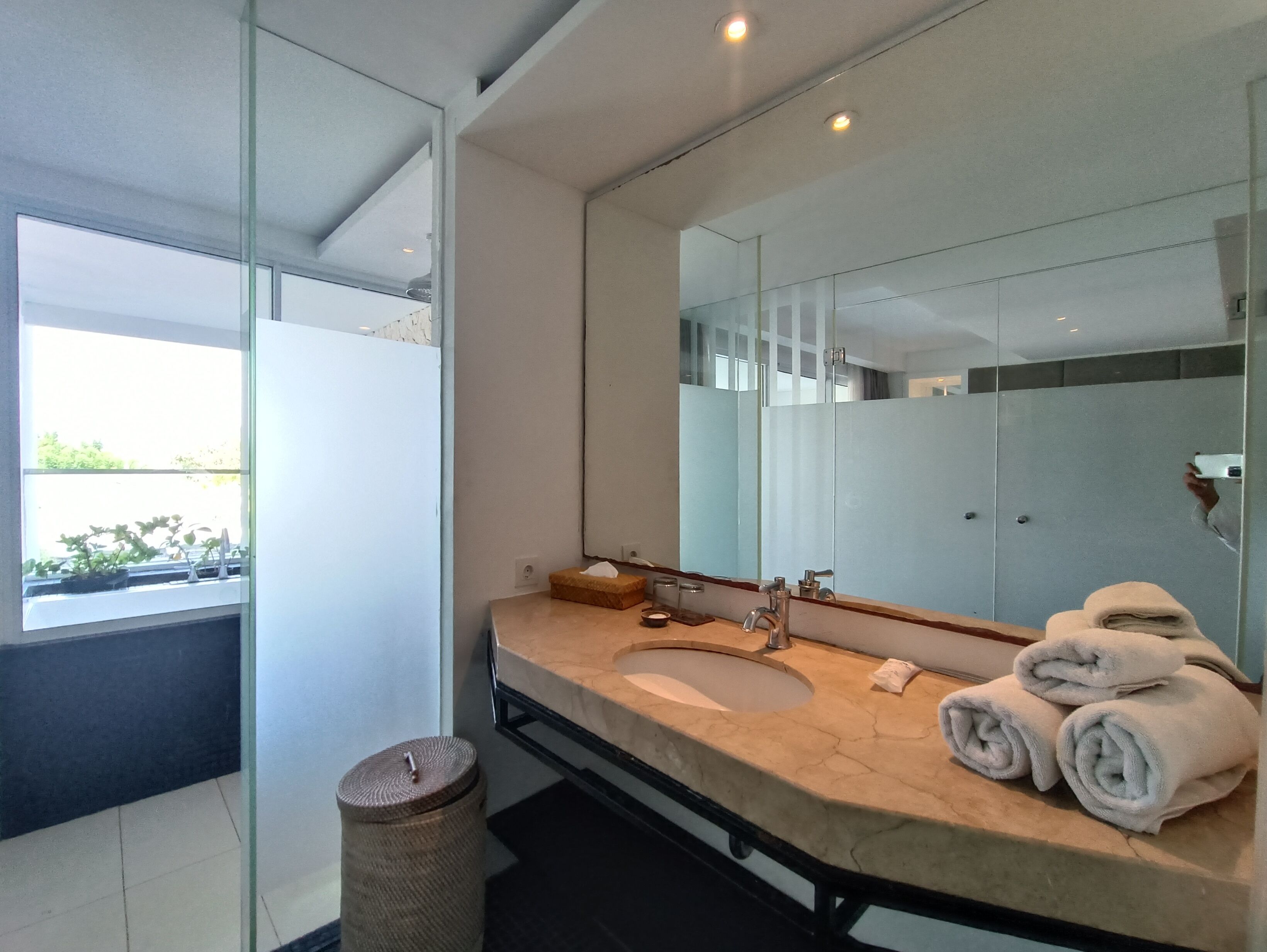 deluxe suite | bathroom | free toiletries, hair dryer, slippers, towels