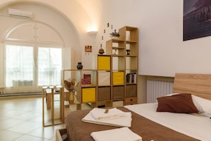 Suite, Ensuite | Minibar, in-room safe, desk, soundproofing - Sarracino Relais (Naples)