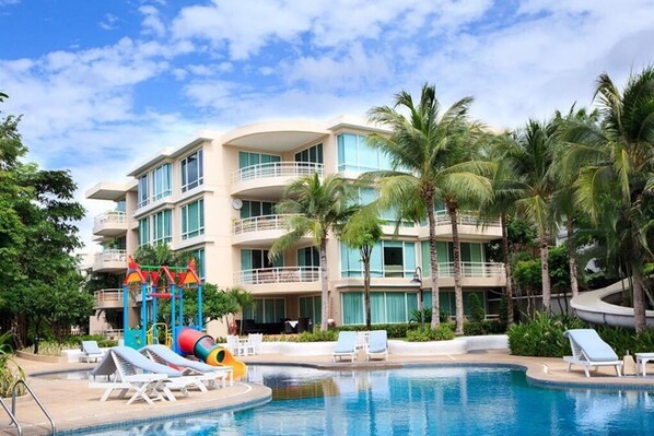 Outdoor pool - Baan San Ploen Condominium by Renvio (Hua Hin)
