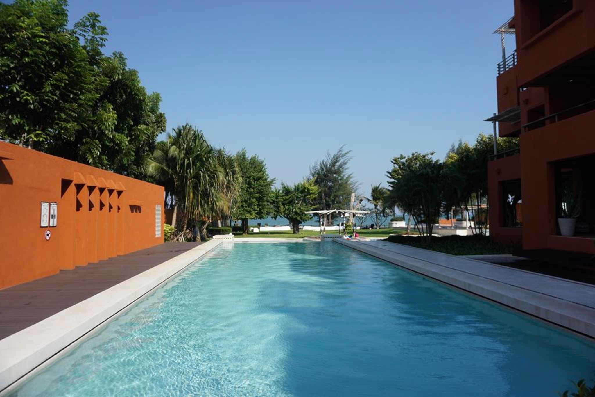 2 من حمّامات السباحة الخارجية