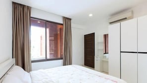 3 Bedrooms Condominium | Iron/ironing board, WiFi, bed sheets - Las Tortugas Condominium (Hua Hin)