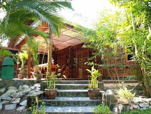 المنشأة من الخارج