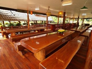 فطور إنجليزي يوميًا مقابل رسوم