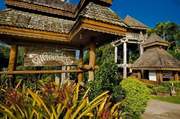 تفاصيل الفندق من الخارج