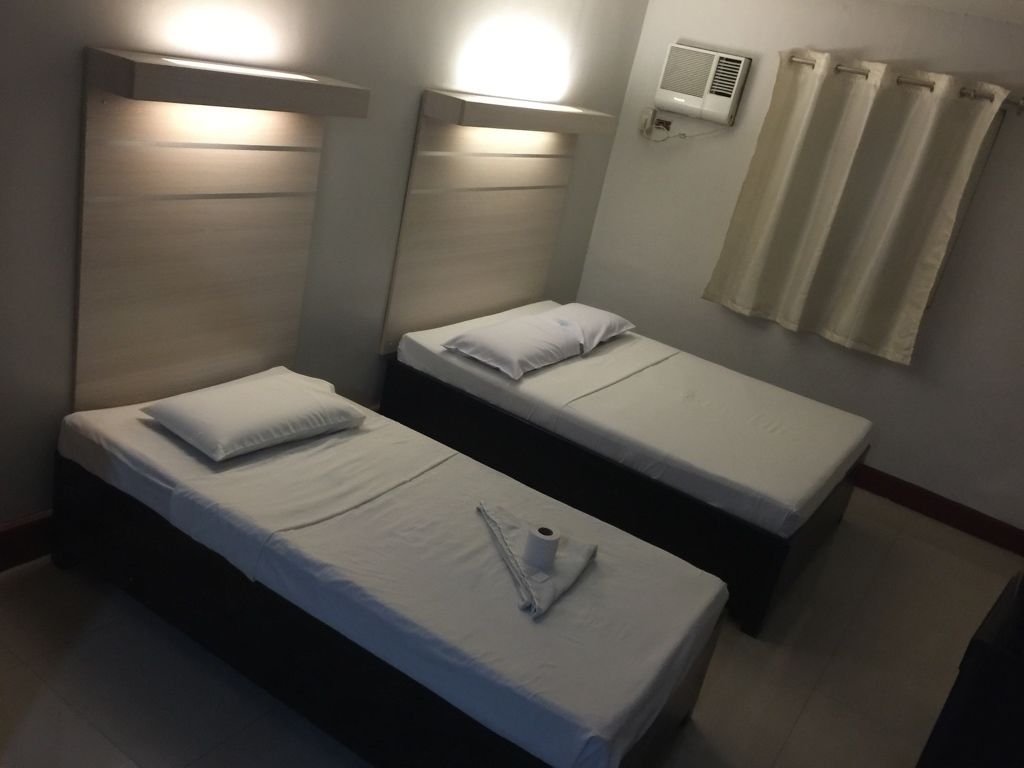 Habitación con 2 camas individuales (Medium) | Escritorio, tabla de planchar con plancha y wifi gratis 