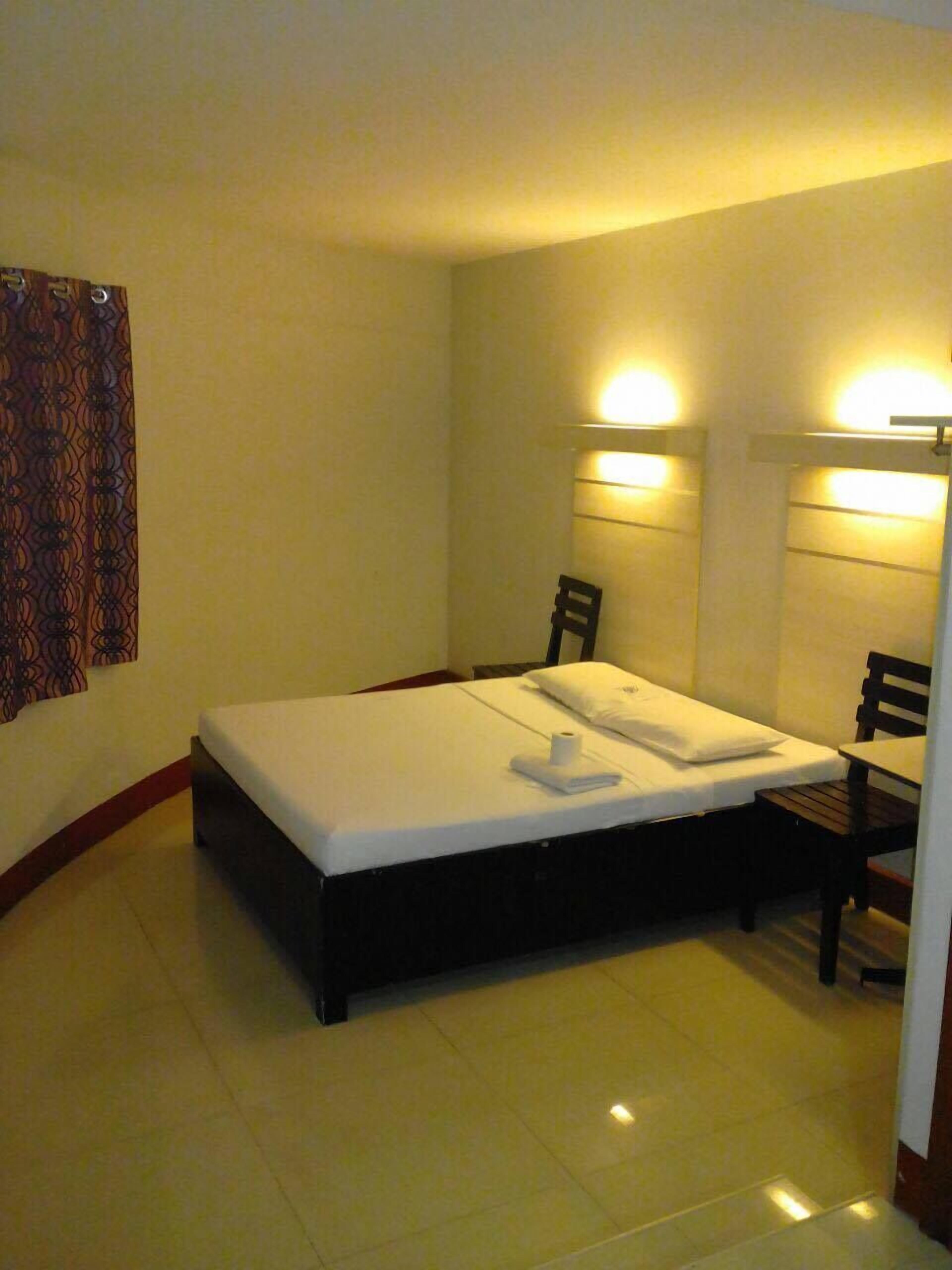 Desk, iron/ironing board, free WiFi