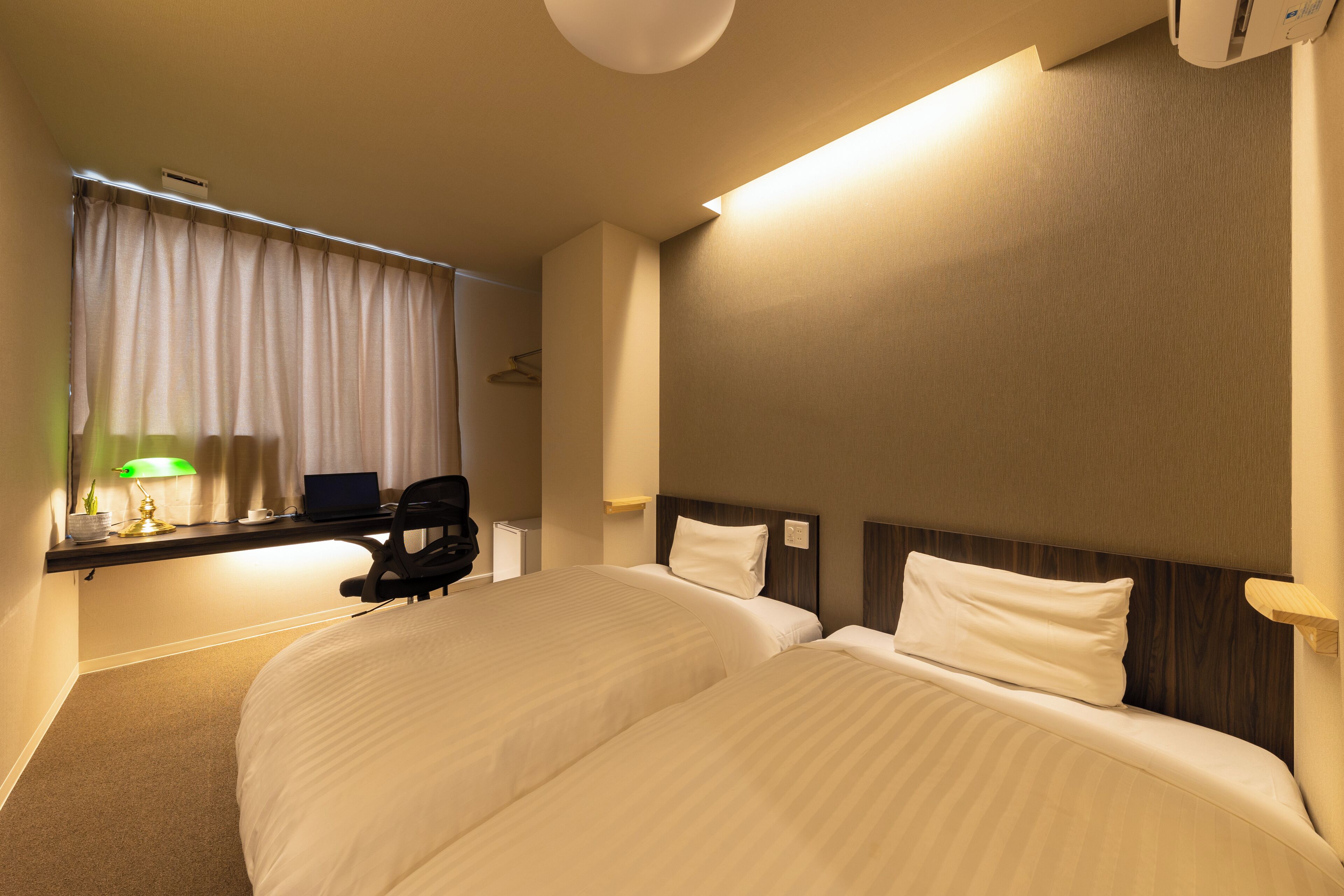 Basic-Zweibettzimmer, Nichtraucher (Shower Booth Only)