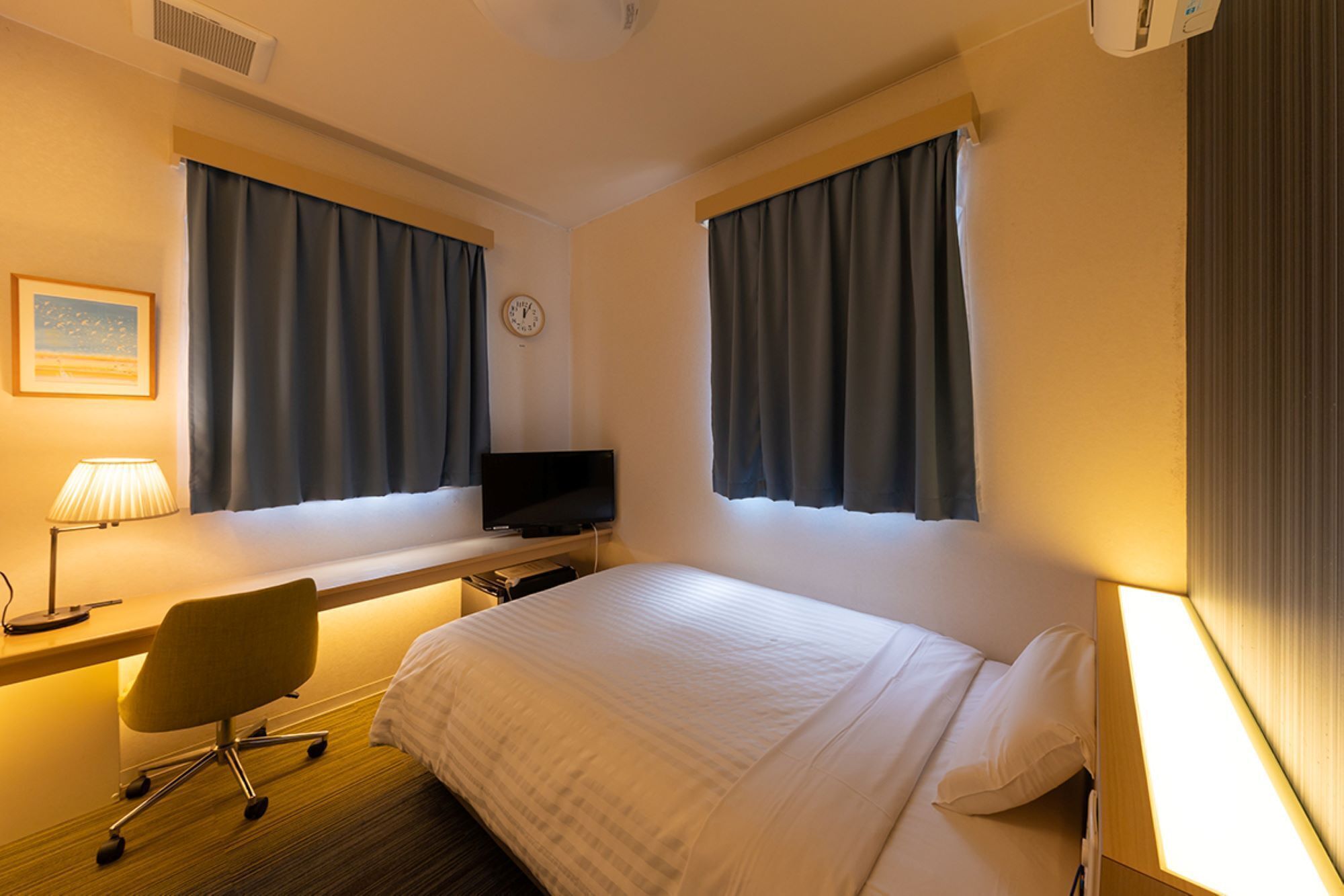 Sistema de insonorización, tabla de planchar con plancha y wifi gratis 