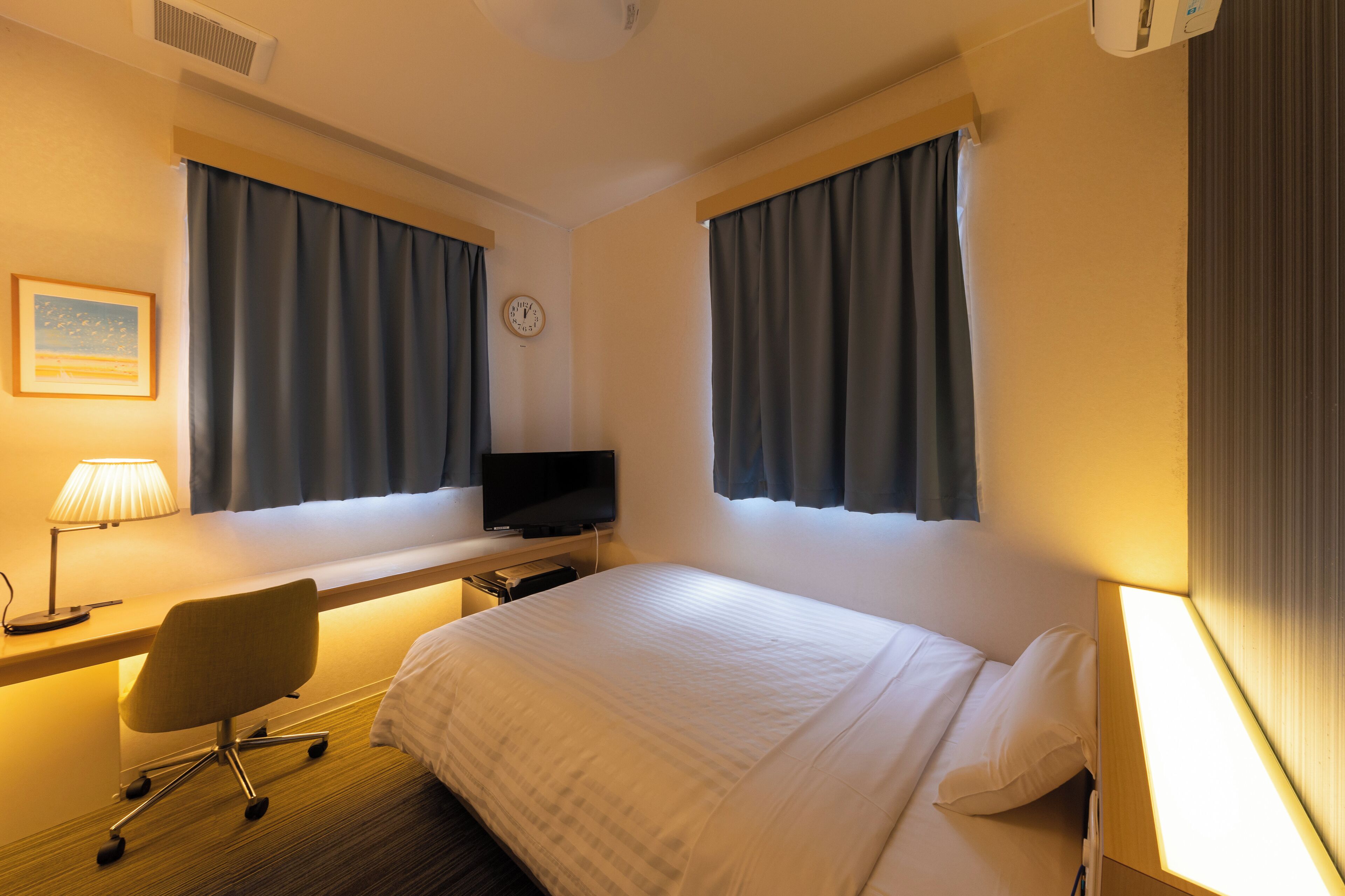 Semi Double Room, Smoking | Soundproofing, iron/ironing board, free WiFi, bed sheets