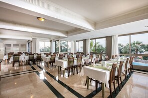 Breakfast, lunch and dinner served