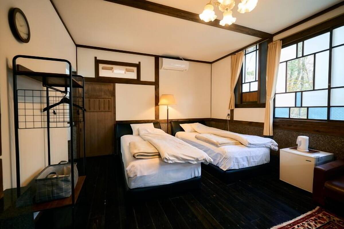 Desk, laptop workspace, free WiFi, bed sheets