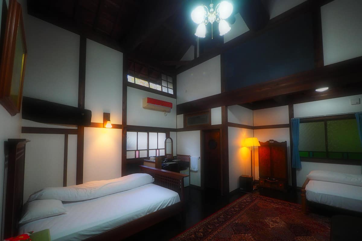 Family Room | Meja, ruang kerja komputer riba, Wi-fi percuma, cadar katil