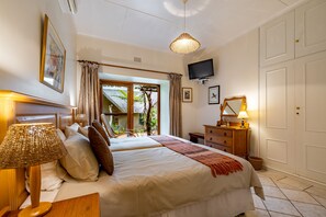 Robin Room | Premium bedding, memory-foam beds, individually decorated