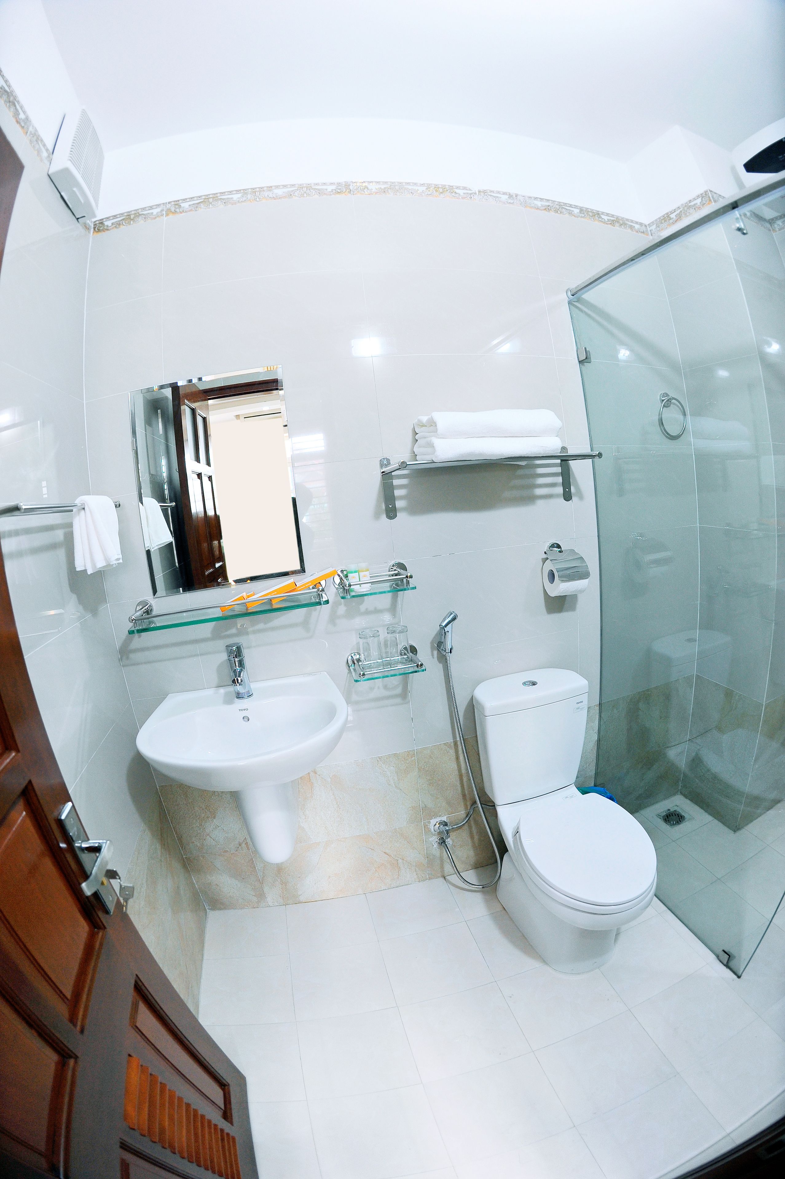 Hair dryer, bidet