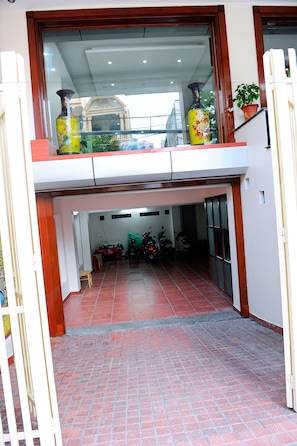 Free self-parking, free valet parking - Binh Minh Hotel Ninh Binh (Ninh Binh)