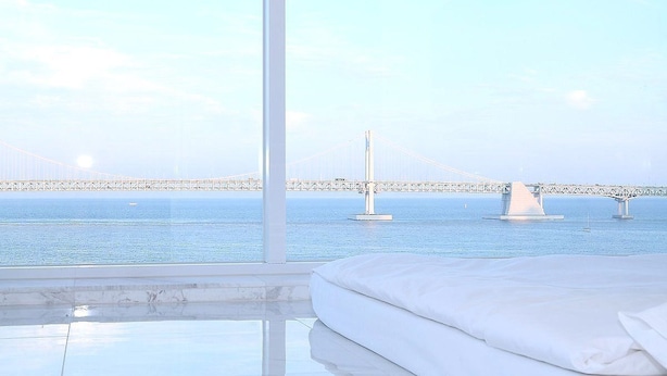 Premium Double Room, Ocean View | Peralatan tempat tidur premium, peti besi dalam bilik 