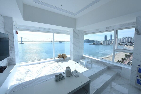 Premium-Doppelzimmer, Meerblick | Hochwertige Bettwaren, Zimmersafe, individuell dekoriert