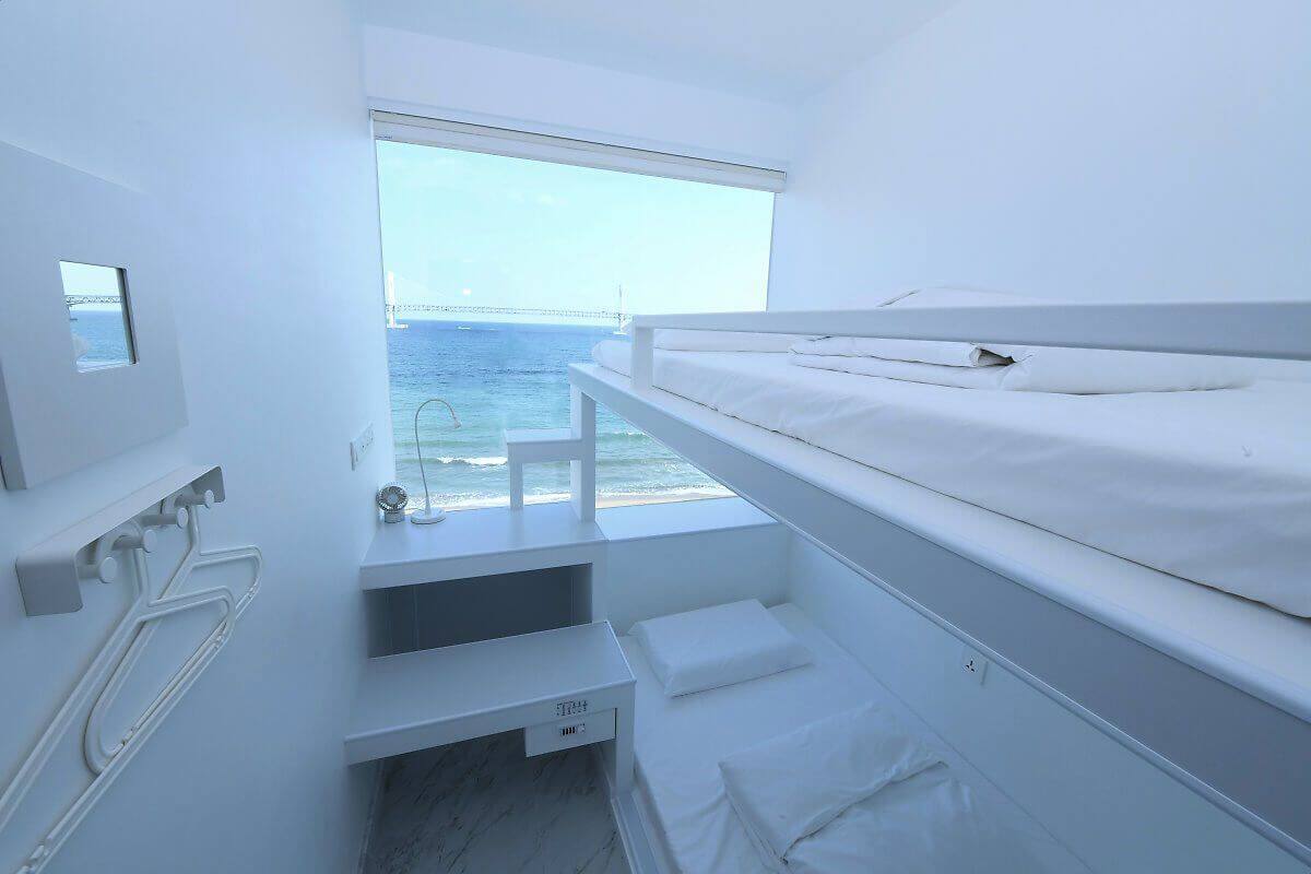 Premium bedding, in-room safe, blackout curtains, free WiFi