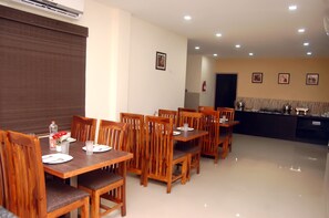 Bao gồm bữa sáng mang đi hàng ngày