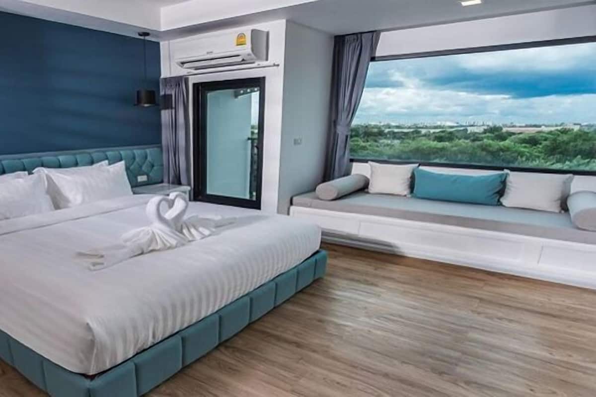 Deluxe Double Room | Desk, blackout curtains, rollaway beds, free WiFi