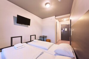 Habitación con 2 camas individuales | Wifi gratis, ropa de cama y acceso para silla de ruedas 