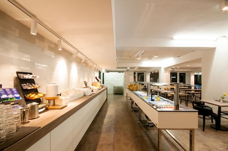 Daily buffet breakfast (EUR 11.90 per person)