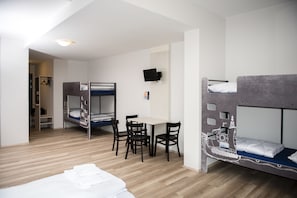 Dormitori compartit (Six beds) | Wifi gratuïta i roba de llit