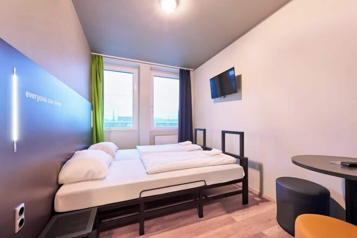 Free WiFi, bed sheets, wheelchair access