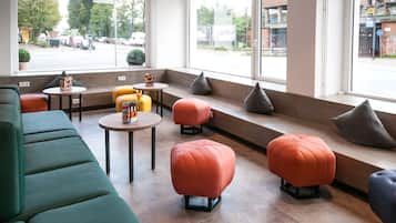 Coin salon dans le hall