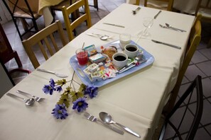 Dining - Ostello Bella Napoli (Naples)