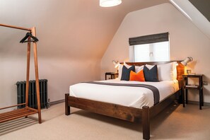 Large Double Room | Iron/ironing board, free WiFi, bed sheets