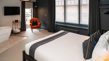 Luxury Double Room, Bathtub | Iron/ironing board, free WiFi, bed sheets